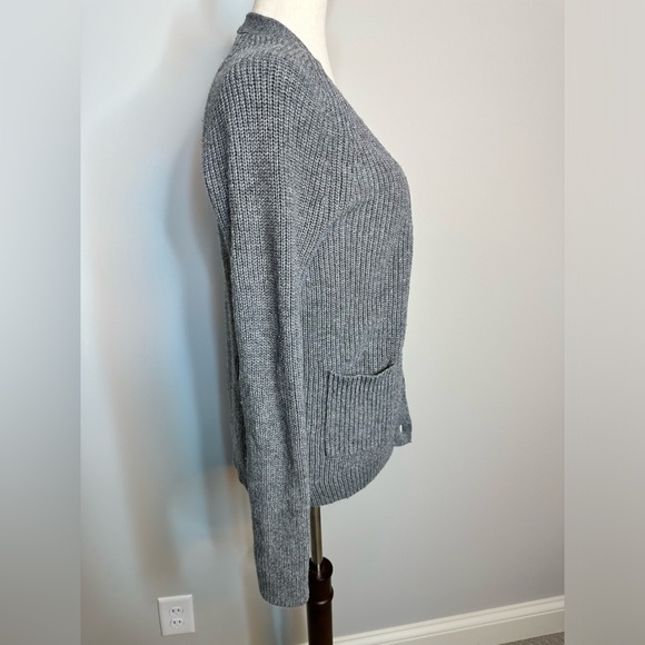 Sz M Gap heathered grey knit button front cardigan pockets wool blend v neck - Picture 7 of 9